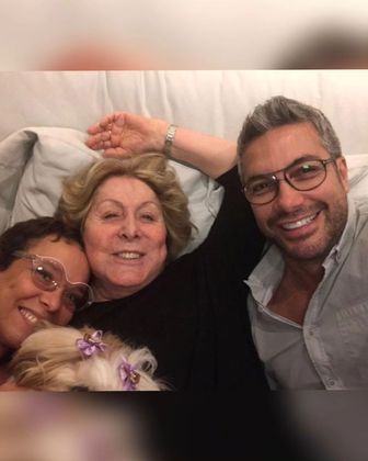 Apesar do grande sucesso na televisão, a atriz nunca expôs a intimidade para o público. Ela já contou que namorou homens famosos, como Antonio Fagundes, e anônimos, mas escolheu nunca se casar nem ter filhos