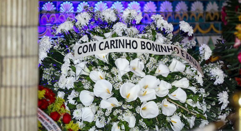 Boninho e Ana Furtado também mandaram uma coroa de flores para o velório