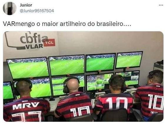 Arbitragem de Flamengo x Santos é alvo de memes nas redes sociais