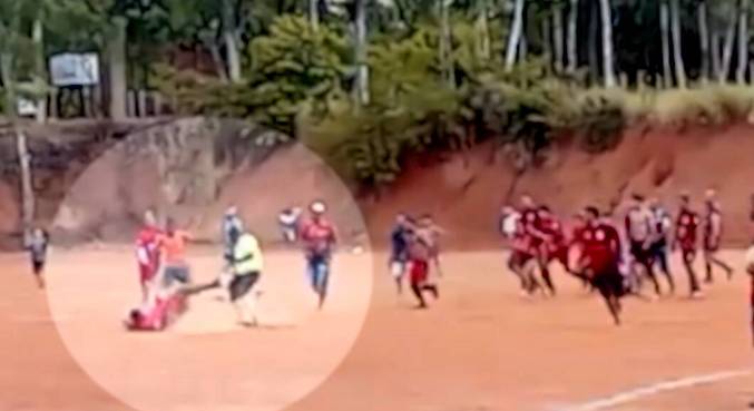 Vídeo registrou a briga durante campeonato de futebol amador em Montes Claros (MG)