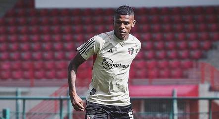Arboleda em treino pelo São Paulo