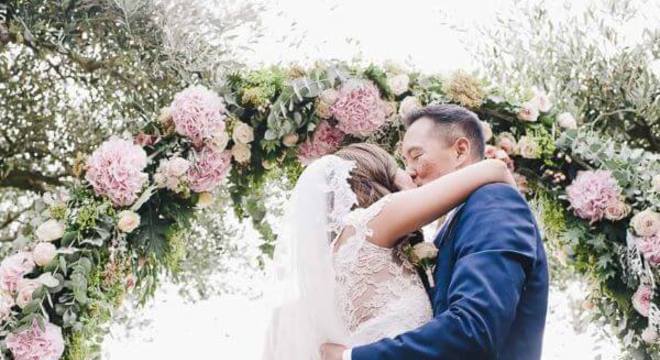 Arco de flores para casamento com hortênsias