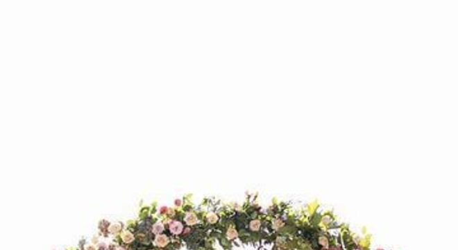 Arco de flores para casamento com rosa e amarelo