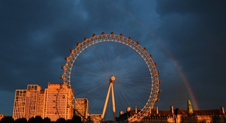 Arco-íris se formou no céu de Londres no dia do funeral da rainha Elizabeth 2ª
