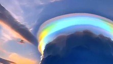 Registro impressionante de ‘chapéu’ de arco-íris em cima de nuvem deixa moradores boquiabertos 