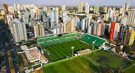 Goiás recebe o Fluminense no Estádio da Serrinha