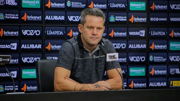 Argel Fucks foi contratado pelo Ceará em 29 de novembro de 2019, a três rodadas do fim do Brasileiro, e livrou o Vozão da queda. No entanto, menos de três depois, no dia 9 de fevereiro, ele se tornou o primeiro técnico demitido de um clube da Série A em 2020.  