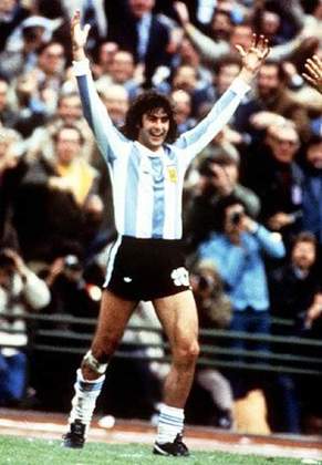Argentina 1978 - Mario Kempes - Artilheiro do Mundial com seis gols marcados, o argentino foi o grande nome de sua seleção no primeiro título mundial. 