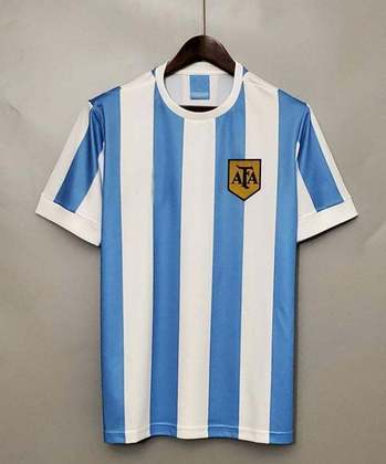 Argentina 1986 - A simplicidade da camisa, associada com a campanha da seleção capitaneada por Diego Maradona fazem dessa camisa 