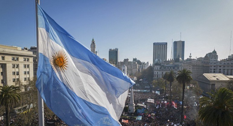Argentina: Inflación crece un 6% y roza las tres cifras – Noticias