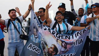 Aficionados argentinos se burlan de novia de Mbappé y jugadores franceses afrodescendientes – Fútbol