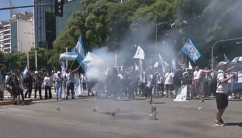 Argentinos ainda sentem os impactos da greve geral realizada na semana (Reprodução / RECORD)