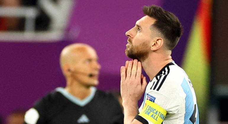 Messi se concentra na partida da Argentina contra a Austrália
