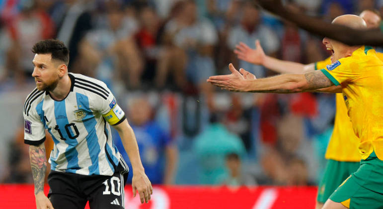 Jogadores da Austrália reclamam de lance com Messi nas oitavas de final da Copa