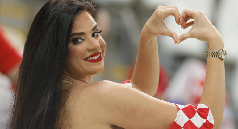 Musa da Copa de 2022, a modelo Ivana Knoll manda muito amor para a torcida da Croácia