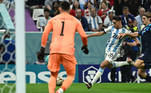 Molina tenta a primeira jogada ofensiva da Argentina na partida