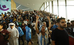 A torcida argentina inundou o metrô de Doha. O destino? A final da Copa do Mundo!