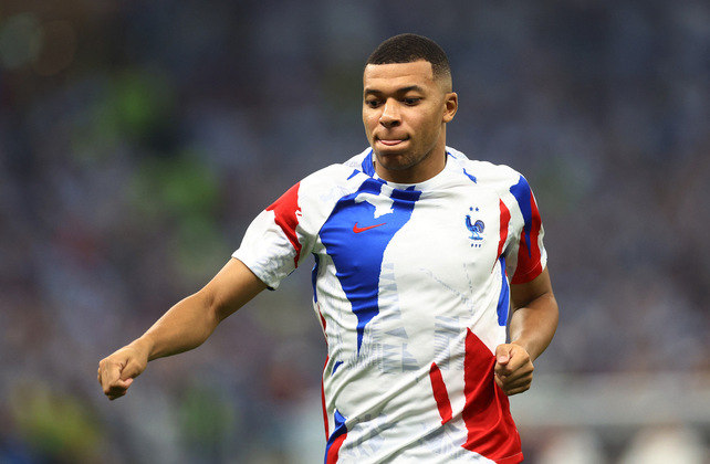 Artilheiro? Mbappé já foi para o aquecimento