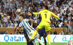 A Argentina começa melhor e já chegou algumas vezes à área da França. O goleiro Lloris está trabalhando!