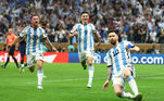 Comemora a seleção argentina! No detalhe, Messi, Julián Álvarez e Mac Allister após o gol 