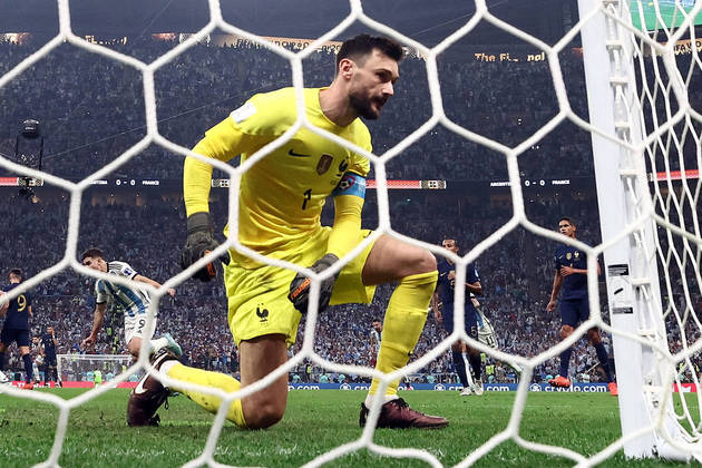 Não deu para o goleirão! Lloris não acertou o canto e não conseguiu fazer a defesa do pênalti batido pelo camisa 10 argentino