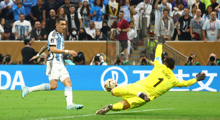 Di María aprontou das suas mágicas e só tirou de Lloris para marcar o segundo gol