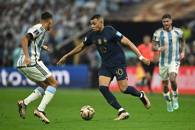 A Argentina ainda manda no jogo! Aos 10 minutos do segundo tempo e a França ainda não se achou em campo