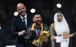É dele! Lionel Messi, em seu 'último tango' pela seleção, foi coroado não somente o melhor jogador do torneio, mas também campeão do mundo