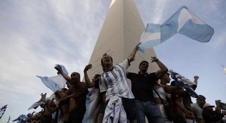 Argentinos esgotam voos para ver a final da Copa do Mundo