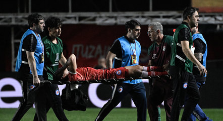 Sanchéz sofreu grave lesão durante a partida
