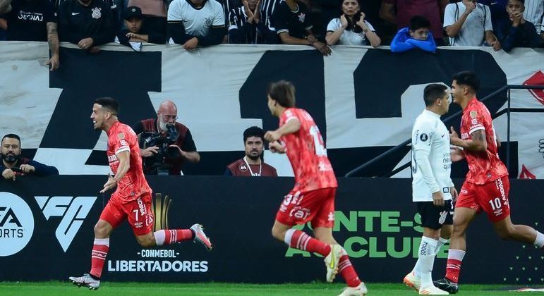 Argentinos Juniors venceu o Corinthians