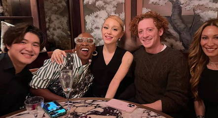 Elenco de 'Wicked' em festa de Michelle Yeoh
