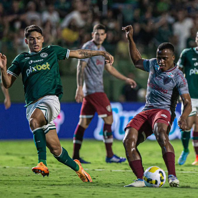 Arias abriu o placar para o Fluminense