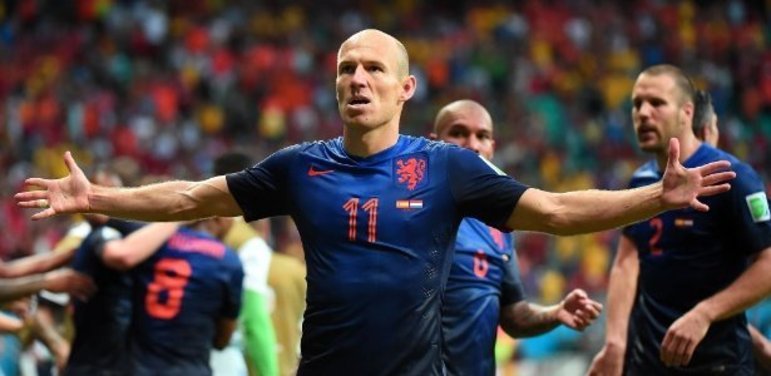 Arjen Robben - Copa de 2014 (Brasil): dono de uma canhota fatal, sua última Copa foi disputada em 2014, quando ajudou a Holanda a alcançar o terceiro lugar do torneio após vencer o Brasil.