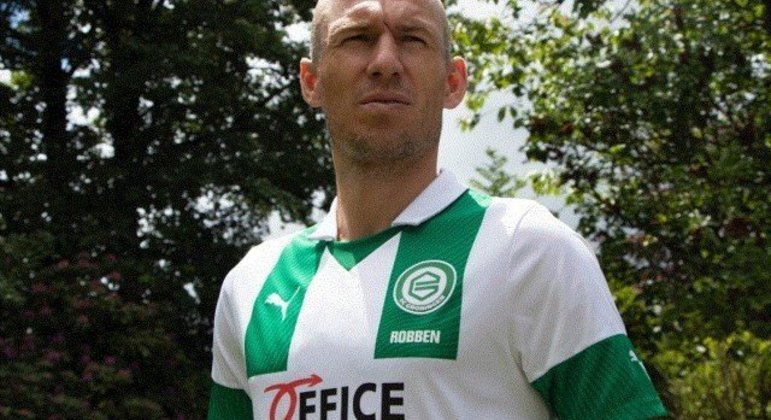 Arjen Robben - O craque holandês começou a carreira no Groningen e após conquistar diversos títulos e escrever seu nome na história, especialmente do Bayern de Munique, ele retornou ao clube holandês, onde encerrou sua carreira