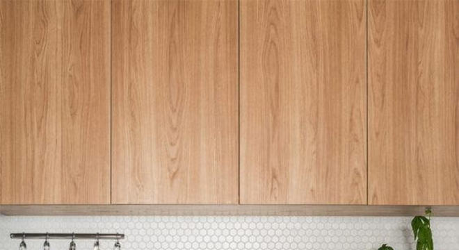Armário de cozinha de madeira