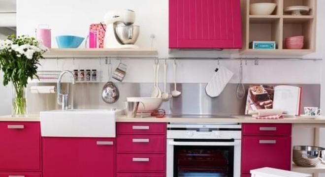 armário de cozinha fúcsia