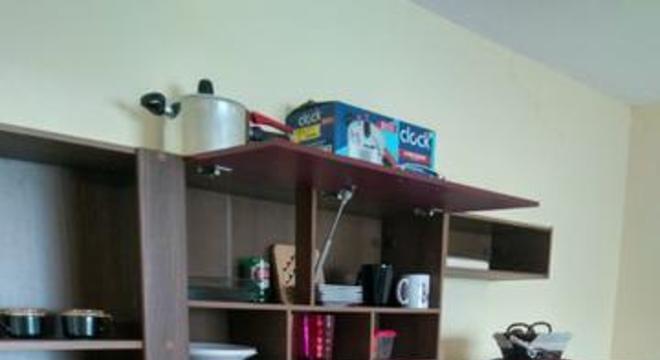 armário de cozinha fúcsia