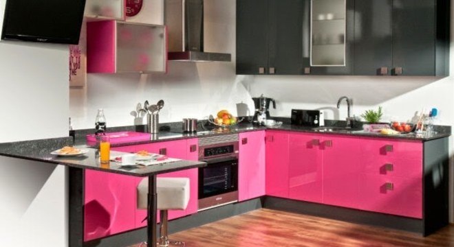 Armário de cozinha rosa fúcsia
