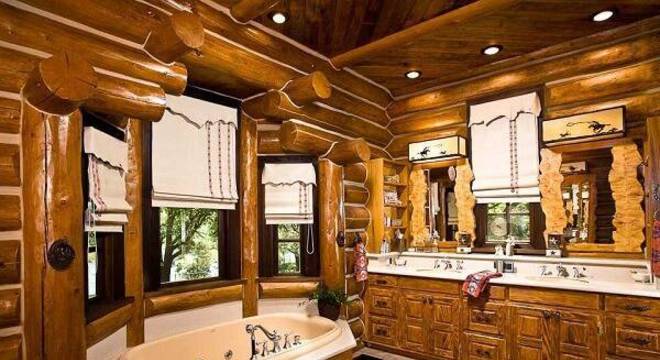 Armário de madeira para banheiro extenso com inúmeras gavetas