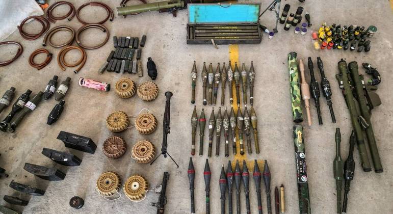As armas apreendidas por Israel foram encontradas após a invasão do país pelo Hamas, no dia 7