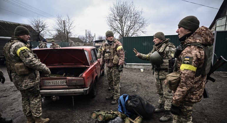 Exército ucraniano conta com apoio bélico do Ocidente

