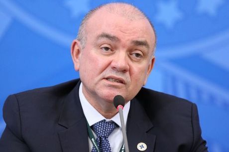 "Não temos comprovação de reinfecção", diz Medeiros