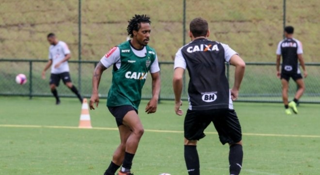 Arouca - volante - 32 anos. Últimos clubes: Vitória, Atlético-MG, Palmeiras, Santos e São Paulo