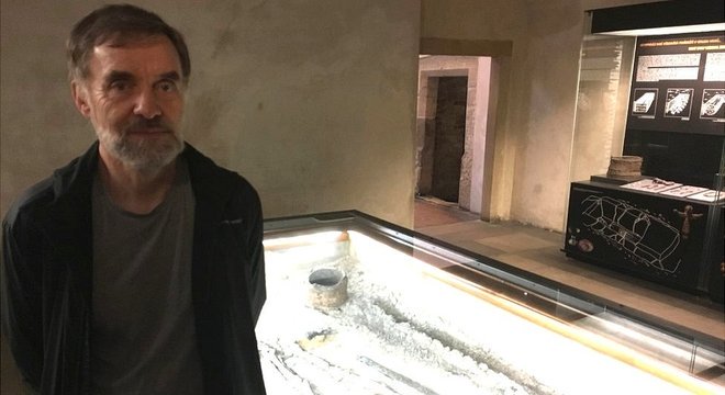  Jan Frolik diz que os equipamentos do esqueleto são quase todos vikings, mas sua nacionalidade é questionável