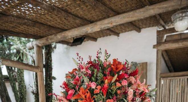 Arranjo para mesa com lembrancinhas para casamento