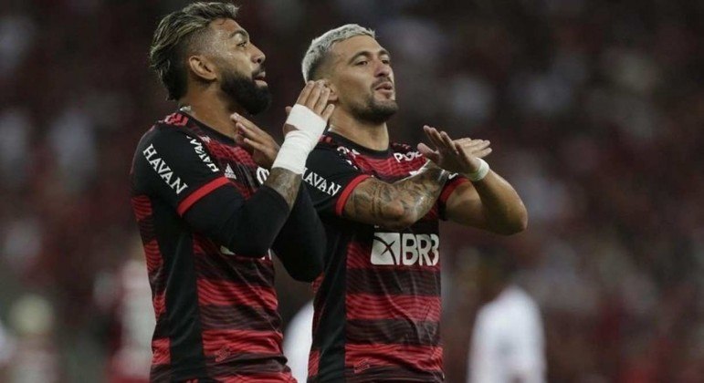 Arrascaeta comemora com Gabigol. Uruguaio destruiu o sistema defensivo do São Paulo