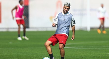 Arrascaeta durante treino do Flamengo