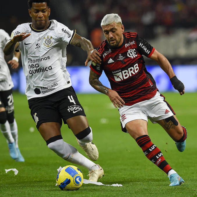 Dorival Júnior garante que Arrascaeta vai jogar a final da Copa do Brasil  contra o Corinthians