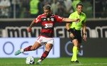 Arrascaeta marcou o primeiro gol de falta do Flamengo desde fevereiro de 2022